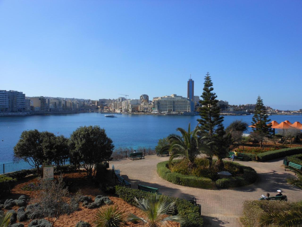 Marvellous Seafront Apartment Сліма Екстер'єр фото